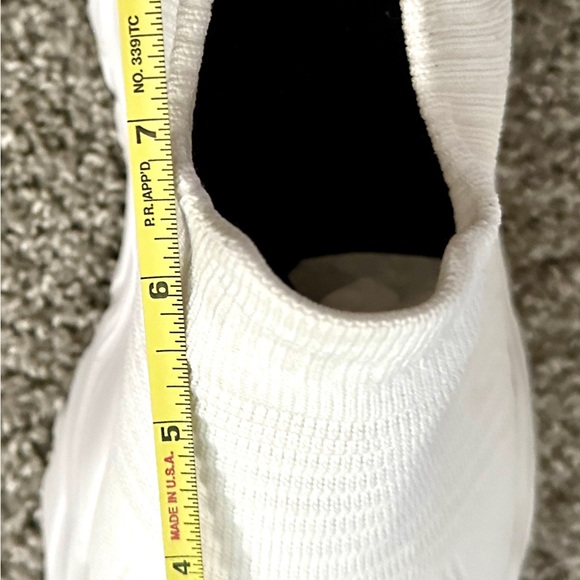 Women’s White Slip-On sneakers Size 7.5 - Picture 8 of 8